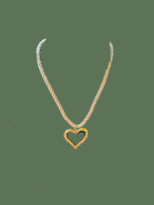 Open Heart/Chord Pendant Necklace Gold
