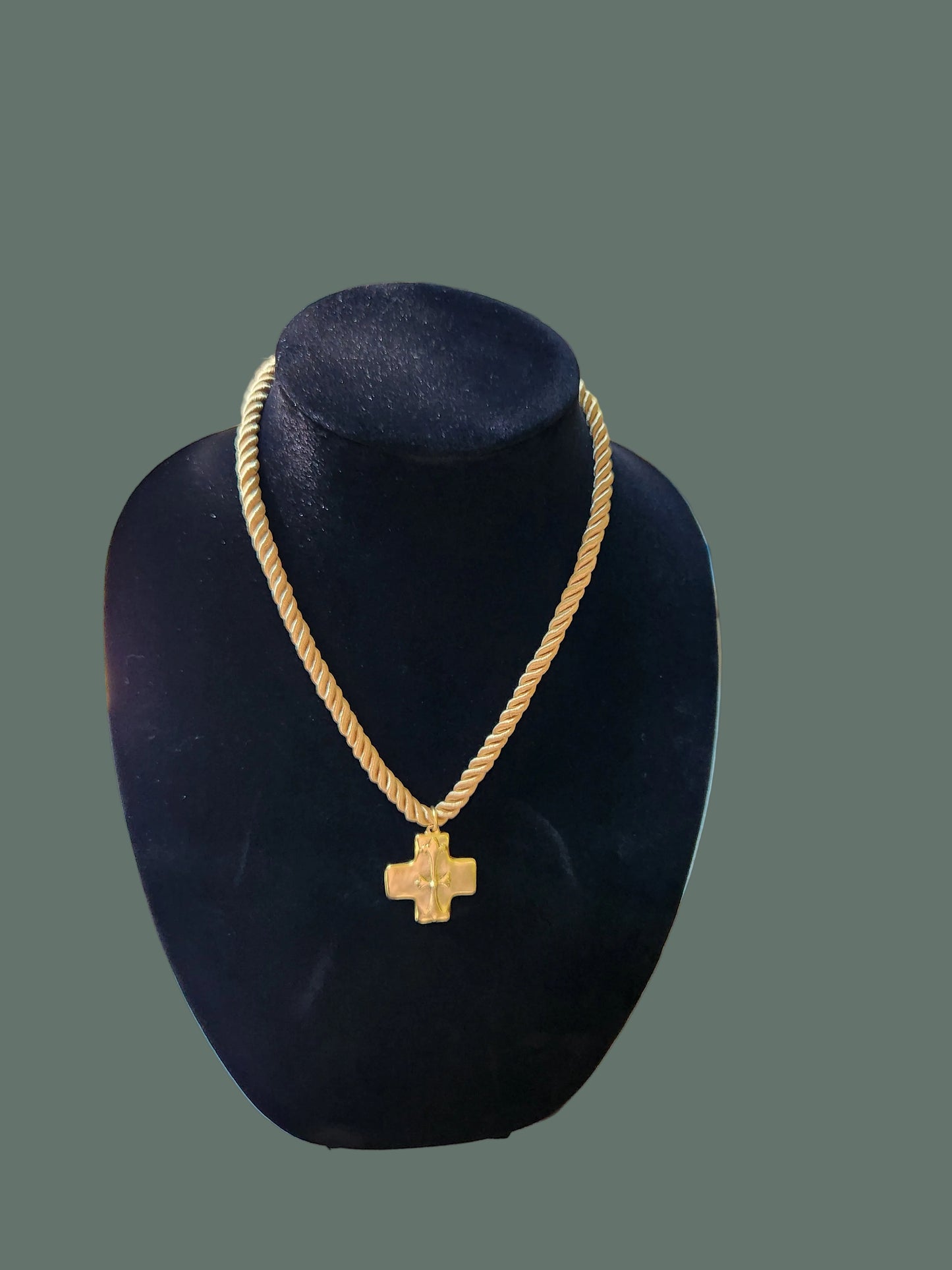 Cross Pendant/Chord Necklace Gold