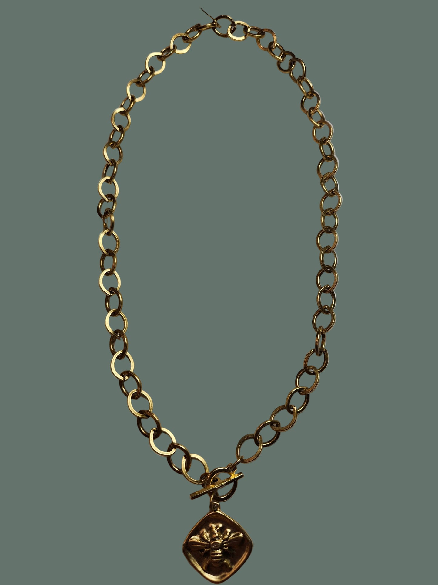 Bee Oval Link Toggle Necklace 24"