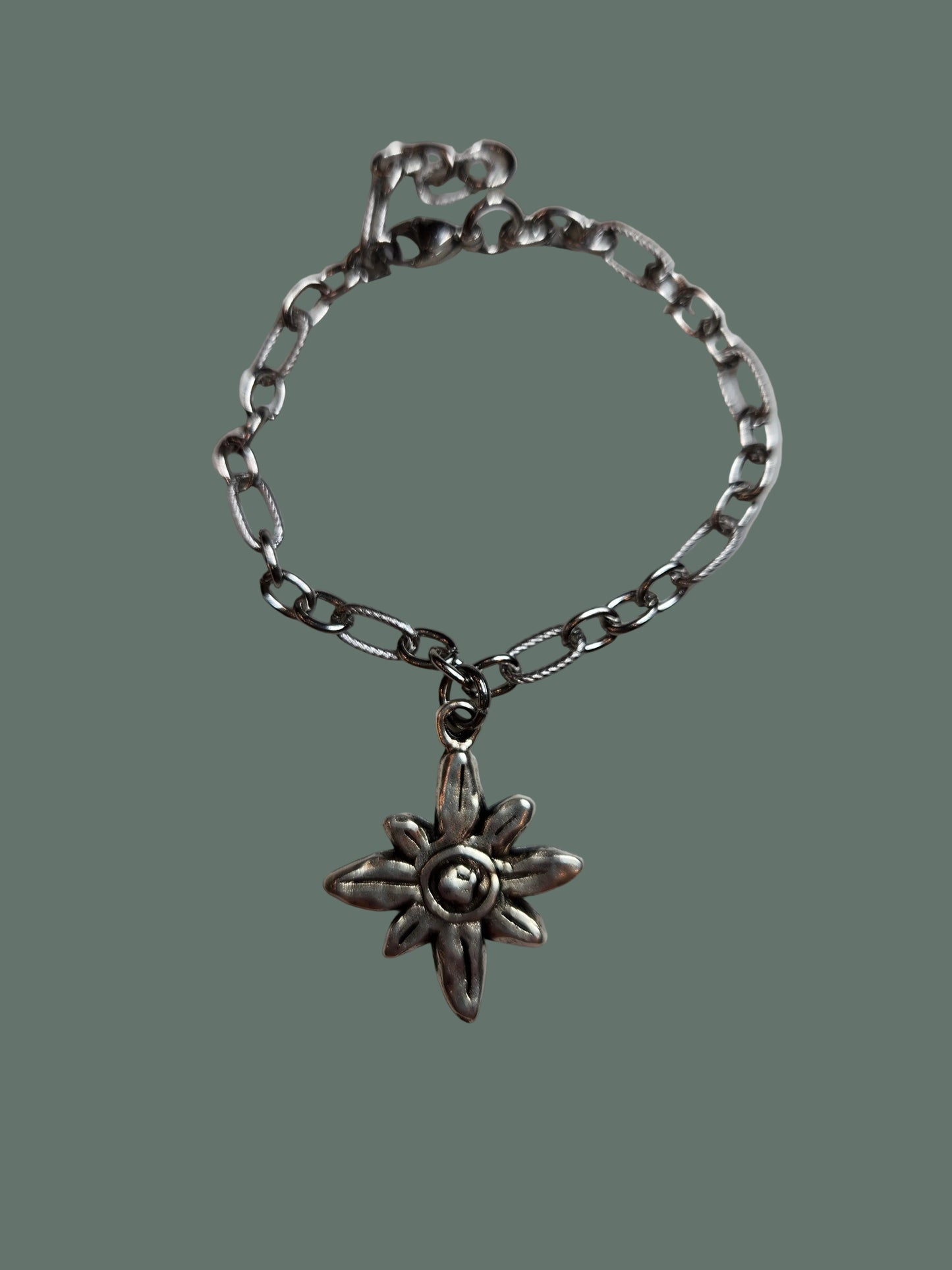 Daisy Pendant Bracelet